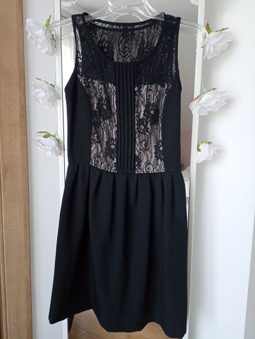 Elegancka sukienka czarna z koronką