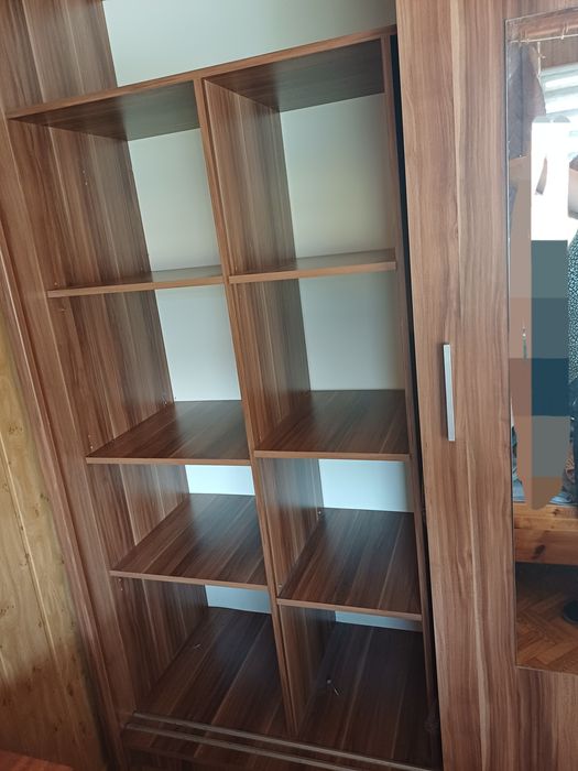 Duża szafa z lustrem