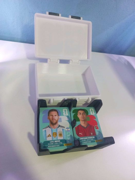 Caixinha cromos figurinhas Panini FIFA World Cup 2026