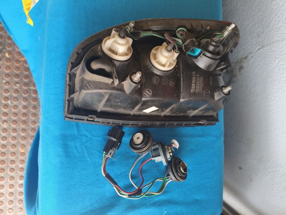 Farolim Traseiro Esquerdo Honda CR-V MK1 (1995-2001) - NOVO c/ Cablagem