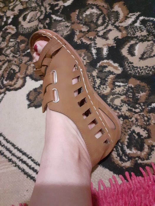 Женские босоножки в спортивном стиле