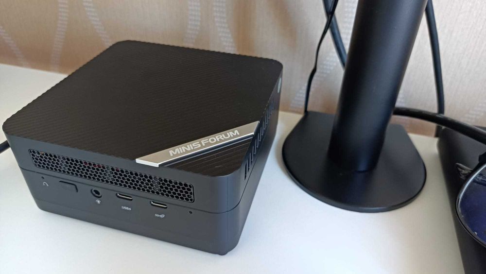 [NOVO] MINI PC UM690S - AMD Ryzen 9 6900HX - 32GB RAM - 1TB DISCO SSD