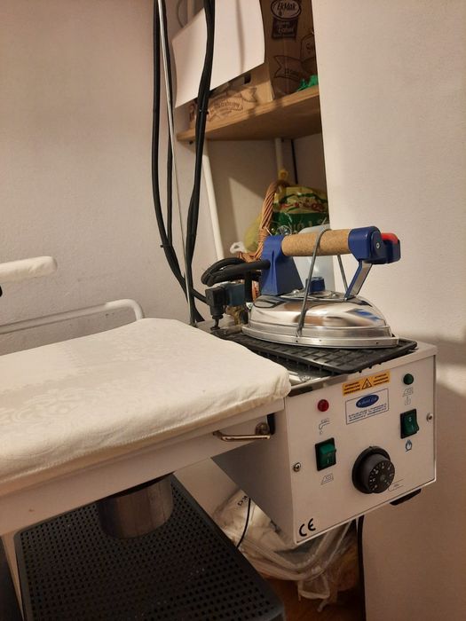 przemysłowa wytwornica pary z żelazkiem marki Comel