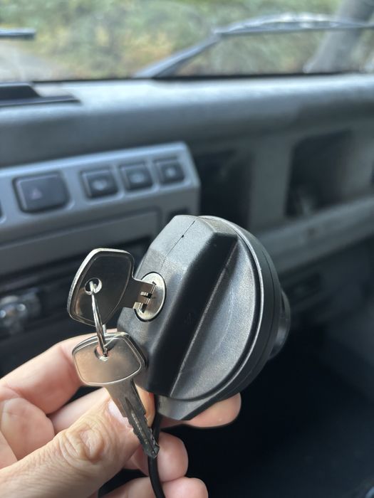 Пробка для бензобака на Дефендер