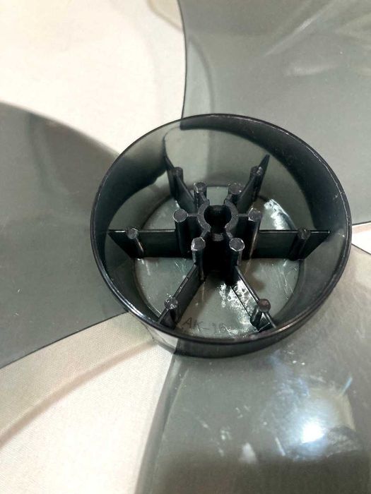 Пропеллер вентилятора с гайкой