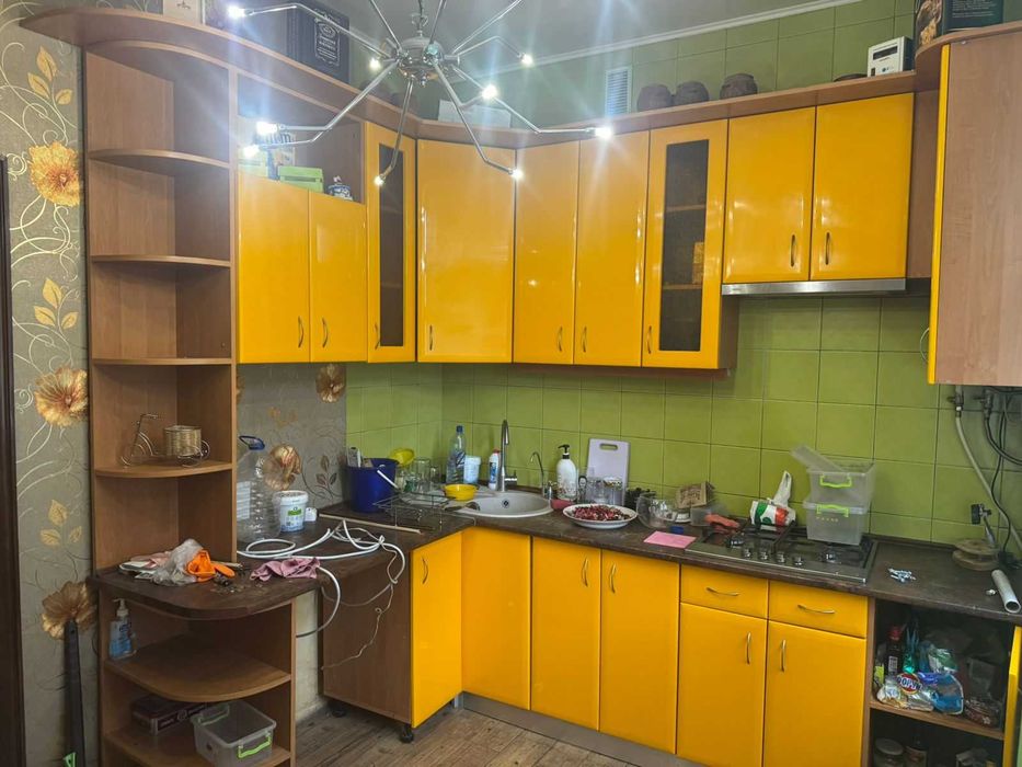 Кухня, кухонні меблі