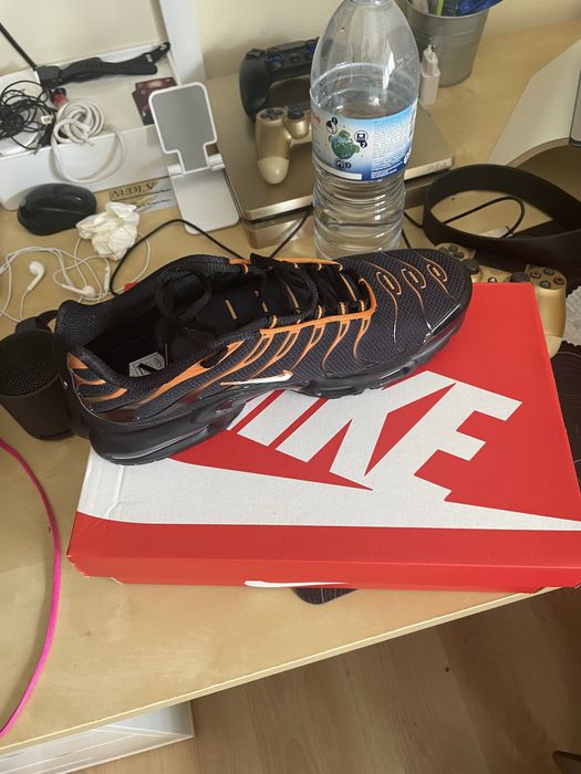 air max plus tn preto e laranja