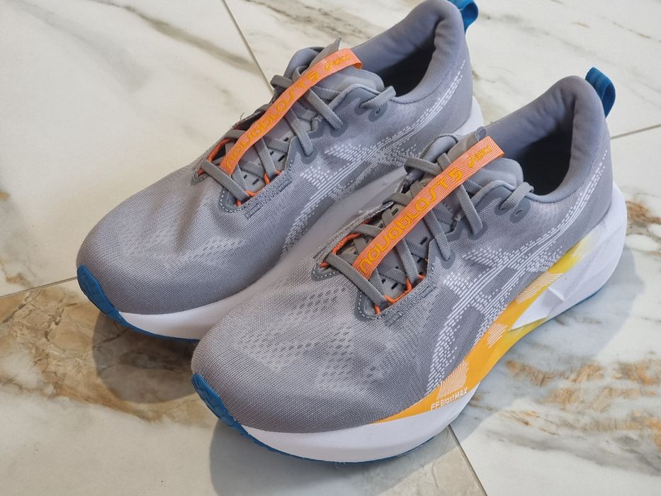 Оригінал 100% чоловічі кросівки asics novablast 5  eur 45