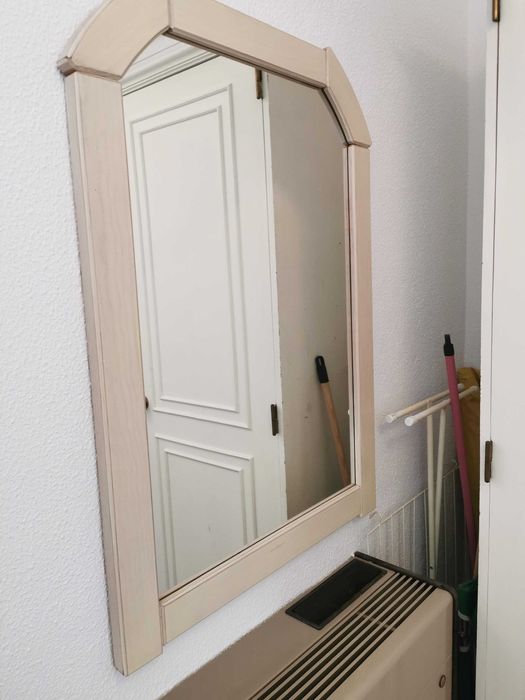 Espelho com moldura em madeira64586477609602121