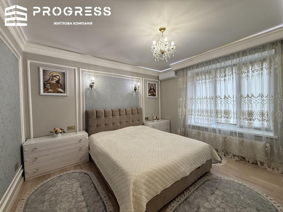 Продаж 4-кімнатної квартири вул. Сахарова Центр