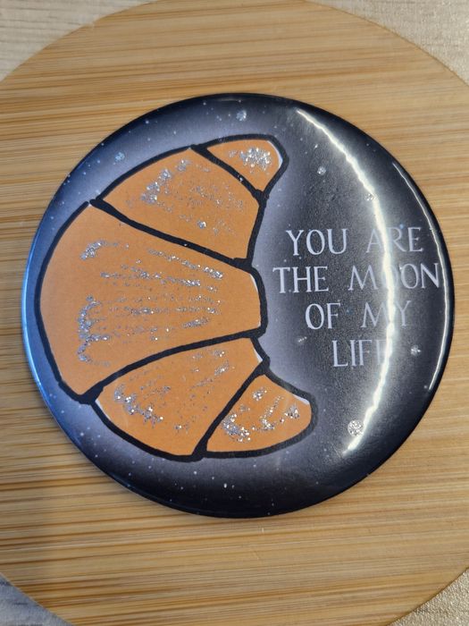 Przypinka z agrafką