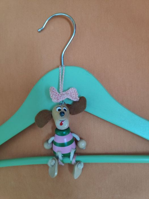 Cabides de criança únicos.