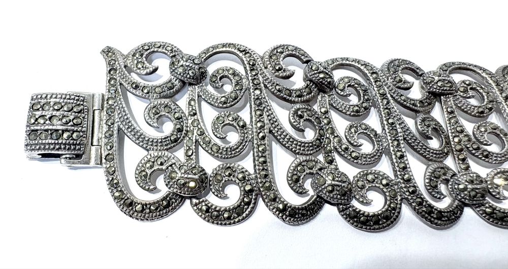 Magnífica larga pulseira/bracelete em prata contrastada com marcasitas