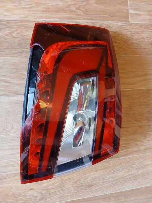 Оригінальний задній лівий ліхтар на Skoda Octavia a7 fl. 2017-2020 м.р