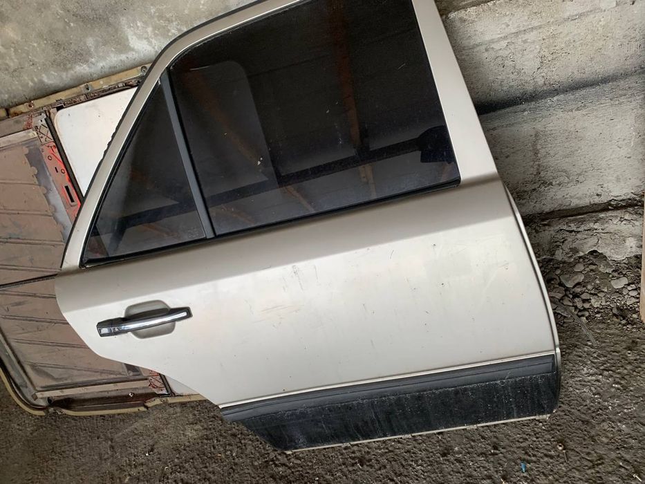 Передні двері мерс 124 e200 e250 e230 e320 e280 e124