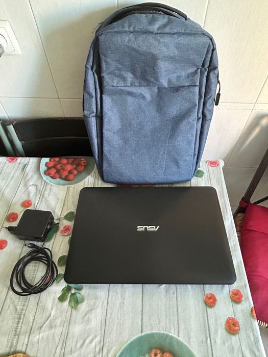 Portátil ASUS X555L + Carregador + Mochila / Bom Estado