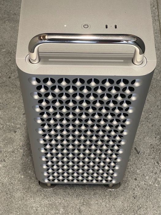 Apple Mac Pro Intel Xeon 16 rdzeni 96GB RAM 2TB SSD 580X 8GB