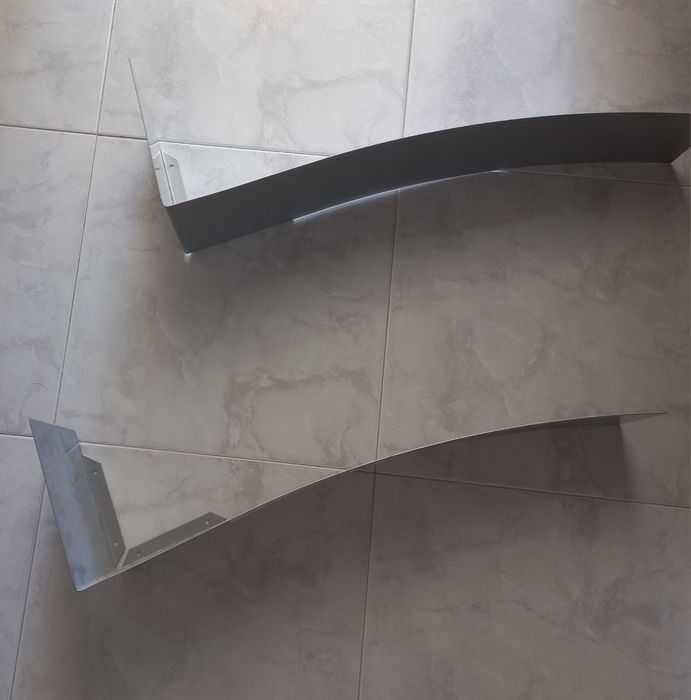 2 Estante / Prateleira IKEA em forma de "V"