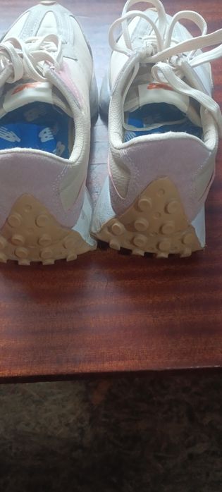 Жіночі кросівки new balance модель 327