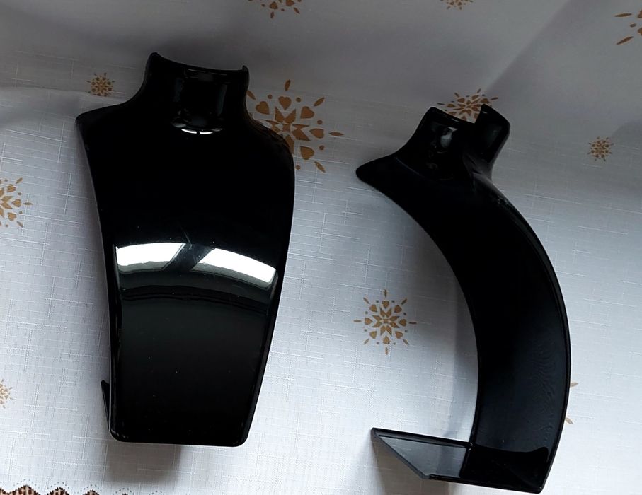 Ekspozytory na biżuterię naszyjniki i kolczyki