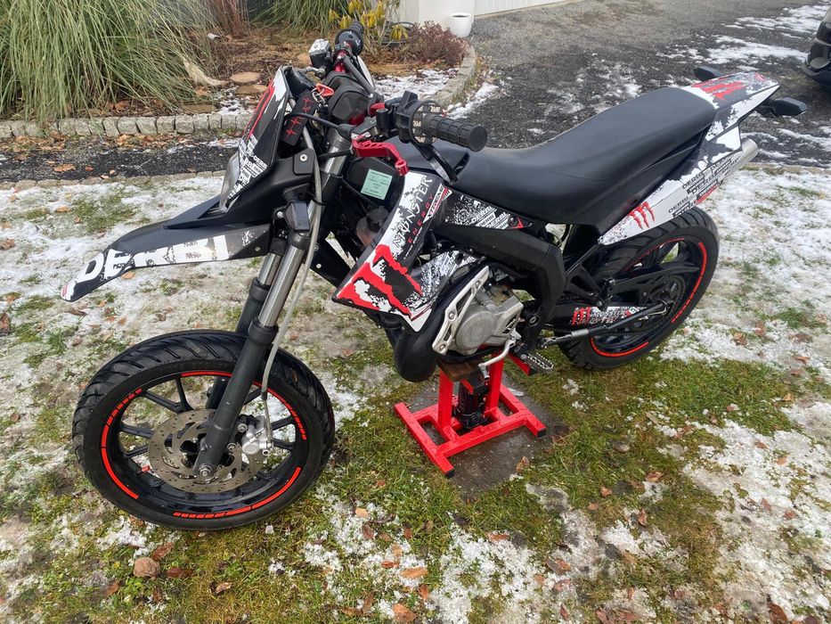 Gilera SMT 50 jak Derbi Senda