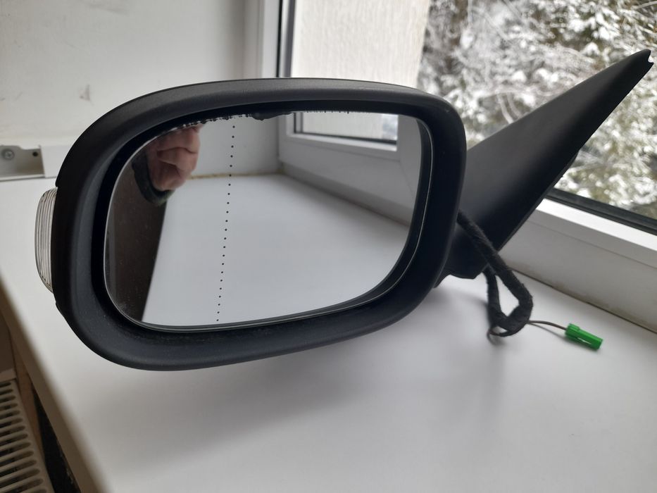 Ліве дзркало на Volvo V50