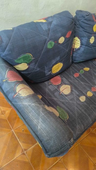 Sofá de 2 pessoas - Com Cama e Gaveta para arrumação