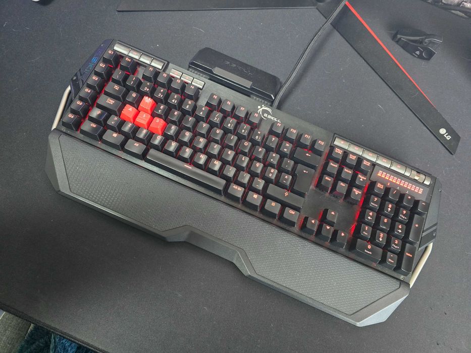 Teclado 100% G Skill RIPJAWS KM780 MX