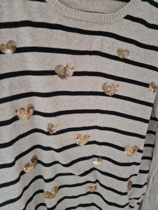 Sweter Redherring 42 z aplikacją cekinowych serc