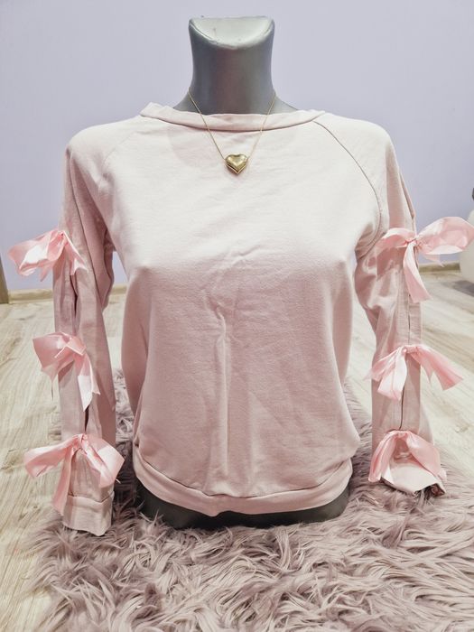 Cieńsza bluza z kokardkami