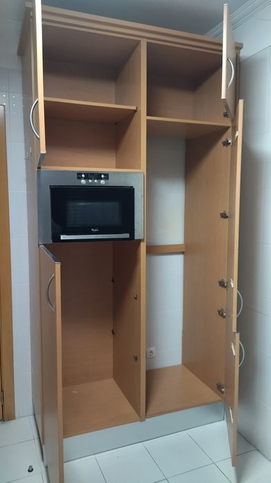 Cozinha completa com eletrodomésticos