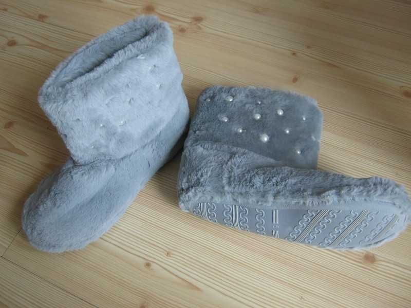 Pantofle kapcie rozm 38 - 39 pluszowe perły nowe