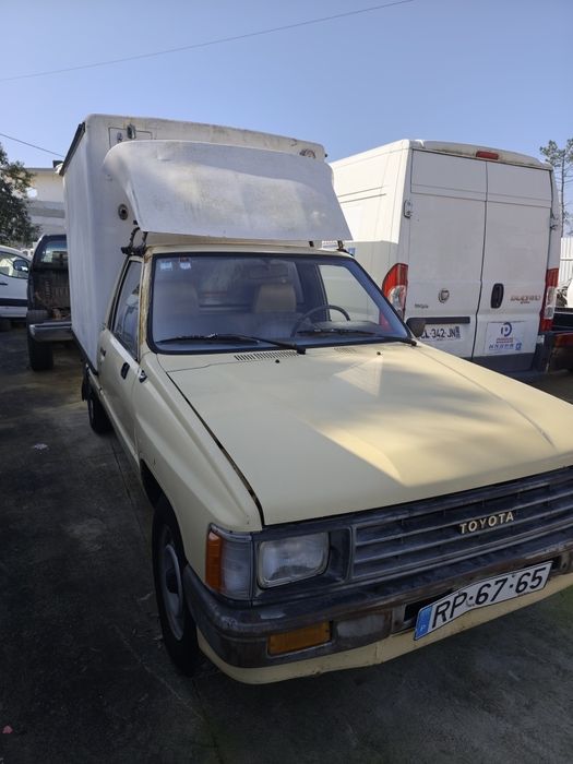 Toyota Hilux contentor isotérmico
