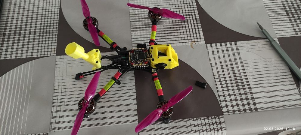FPV dron, 4inch , silnik 2004 2650kv, 4-6s.