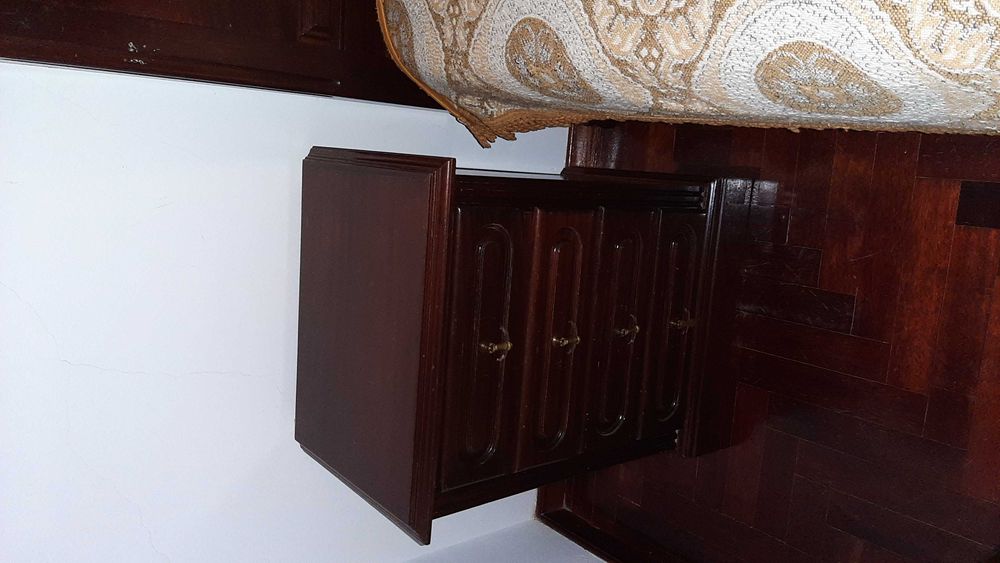 Mobília de quarto casal cama mesa cómoda espelho