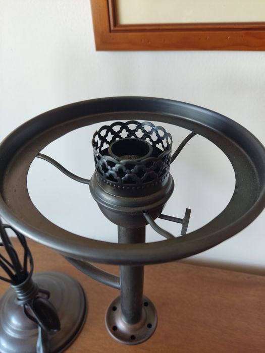 Candeeiro de mesa em latão