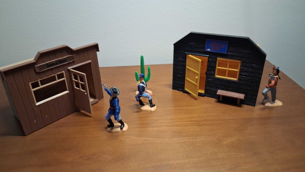 Timpo Toys: 3 Figuras + 1 complemento