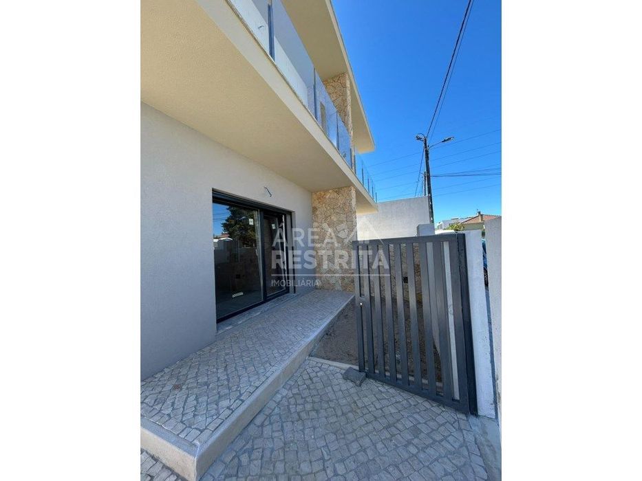 Moradia geminada T3 em construção, Fernão Ferro, Seixal.