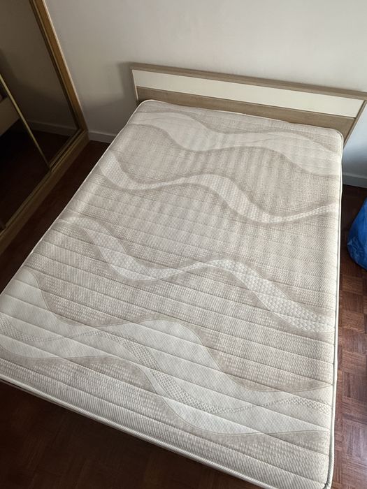 Cama de Casal com Colchão – Pronta a Transportar