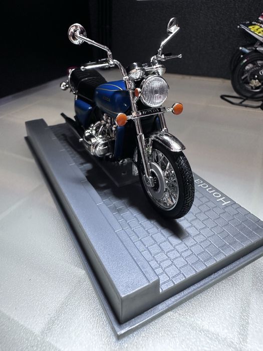 Miniatura Honda GL Gold Wing de 1975 Escala 1/24 made by IXO