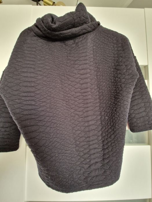 Czarna bluza damska z golfem rękawek 3/4