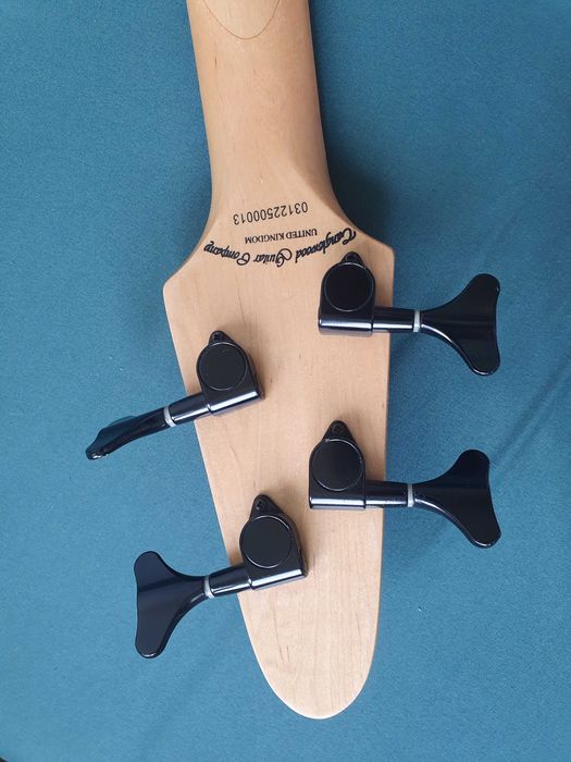 Gitara basowa Rebel 4 czarna
