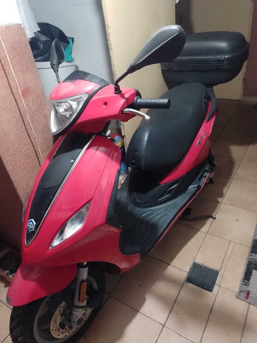 Skuter piaggio fly 50 4t