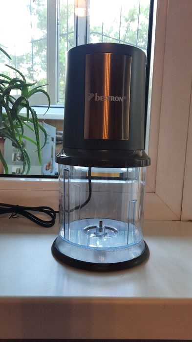 Блендери-подрібнювачі 0.5л., 400Вт. Без ножів.