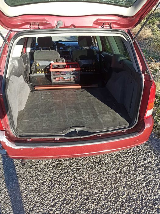 Ford Focus 1.4 Gasolina 5 lugares Ano: 2000