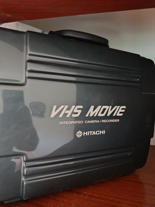 Câmara de Vídeo Antiga Hitachi VHS Movie + Mala Rígida e Acessórios
