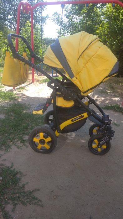 Продаємо дитячу колесницю