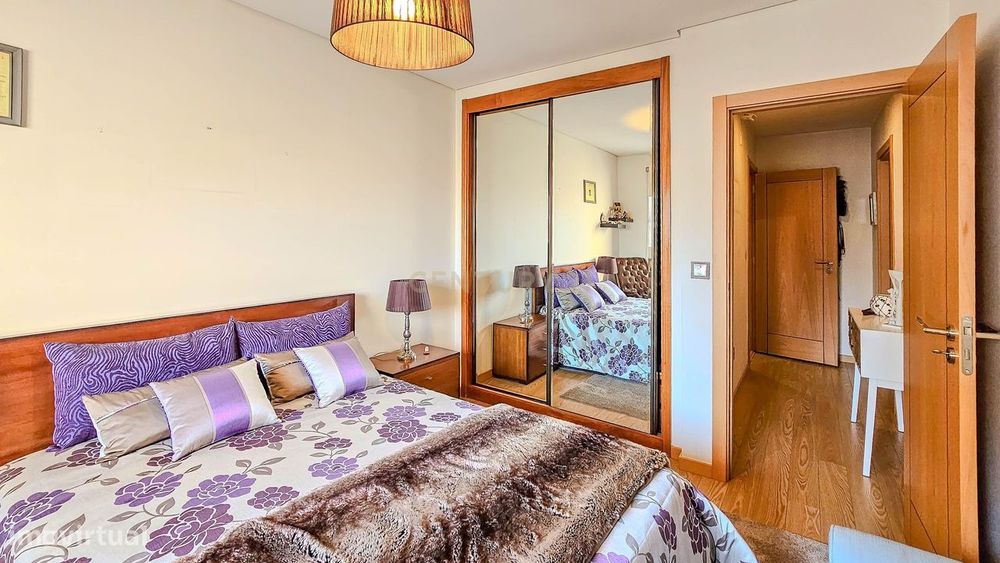 Apartamento T2 no Bonfim, Porto, terraço fechado e varanda.
