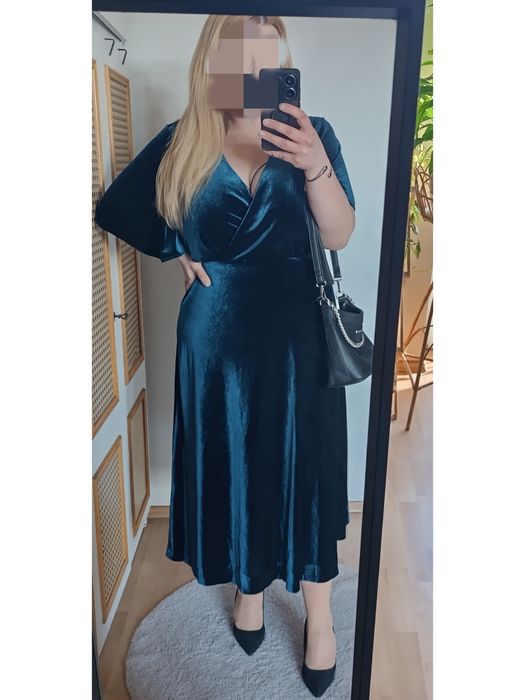 Wieczorowa koktajlowa sukienka midi dekolt welurowa aksamitna