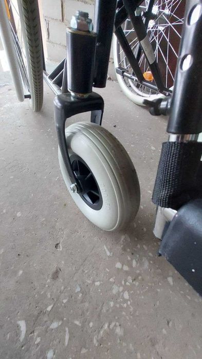 Інвалідна коляска (нова)